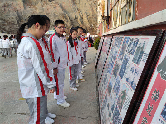 雷锋精神代代传 青岛超银中学(广饶路校区)举行"雷锋月"启动仪式活动