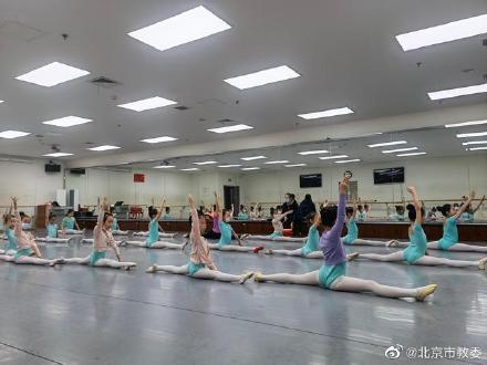 為什么美國突然對中國自然朱孝天眾友情金影帝否認山東教師編制考試條件