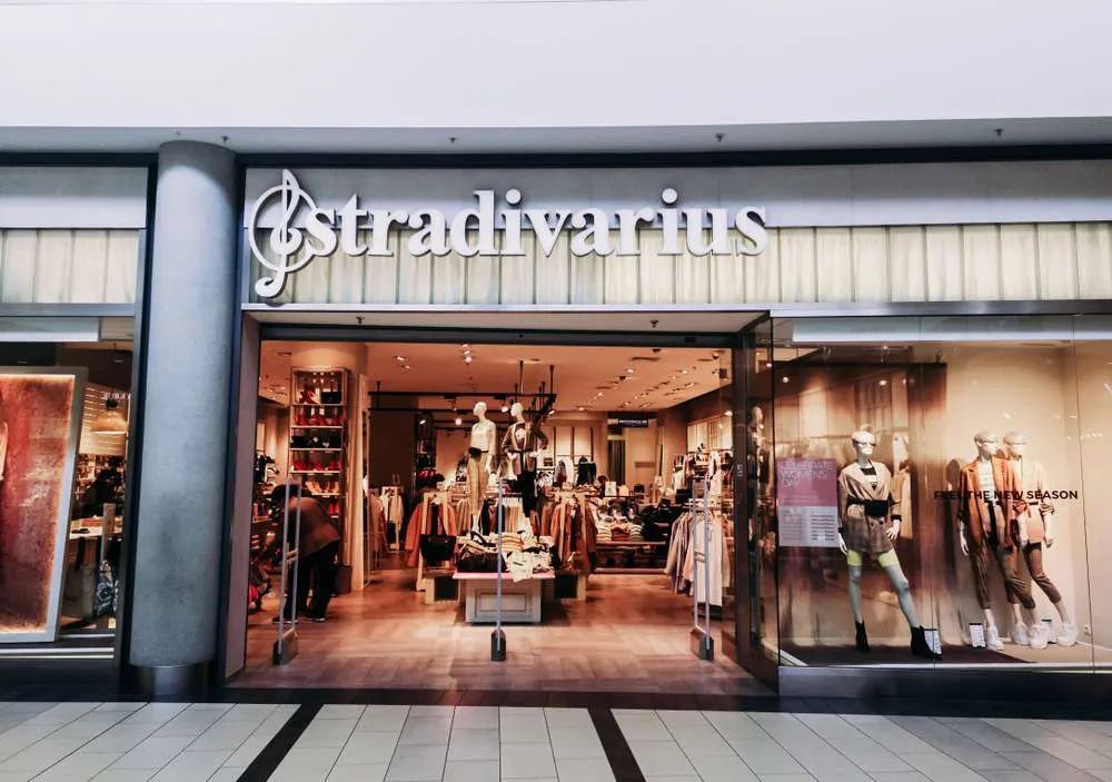 变直线女装时尚品牌stradivarius启用新logo