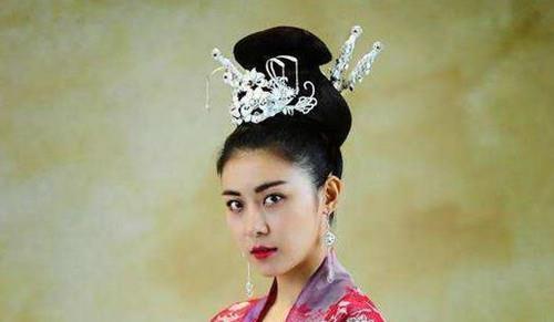 完者忽都却给元顺帝生下了2个儿子:爱猷识理达腊,脱古思帖木儿,因此
