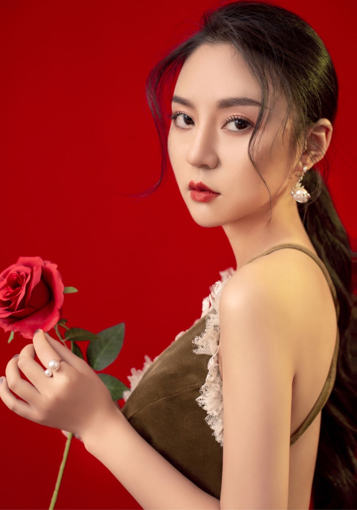 模卡推荐艺人李佳霖