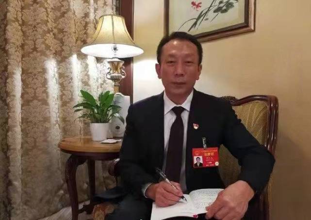 全國人大代表黃久生把農民工兄弟帶出來帶回去02都是對鄉村鄉親的