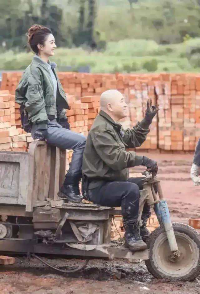 知道他会开三轮居然载着赵丽颖够他吹一辈子了|赵丽颖|刘能|乡村爱情