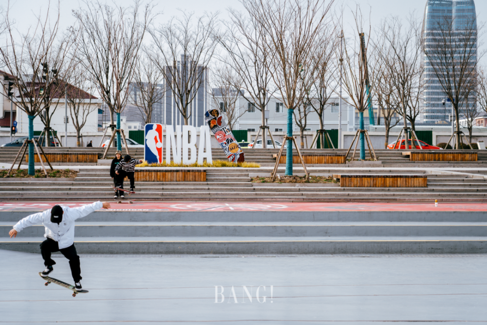 徐汇滨江还有一座滑板公园,众多热爱滑板的热血青年们时常聚在这里
