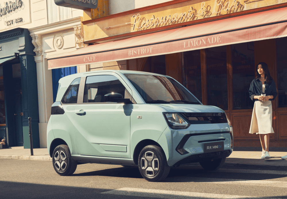 今天上市 仅售2 86万 标配全液晶仪表盘 宏光mini Ev该退位了 天天看点