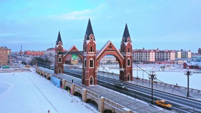 七彩河畔民宿美,游客觅得"向往的生活"|民宿|布尔津县|客房|城堡