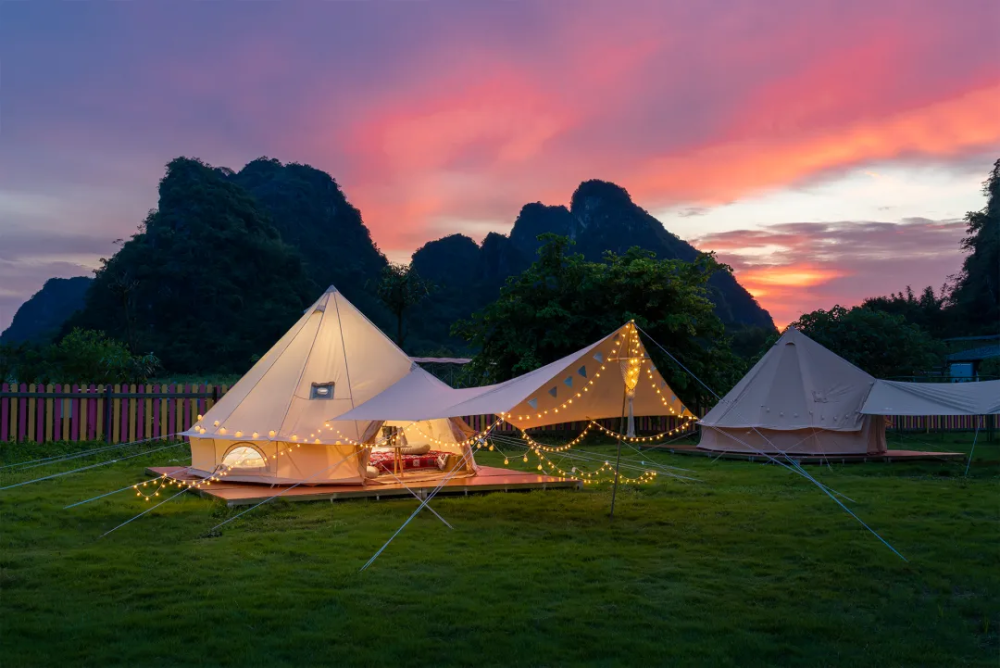 隐藏在英西峰林山景之中的帐篷营地感受不一样的花海露营