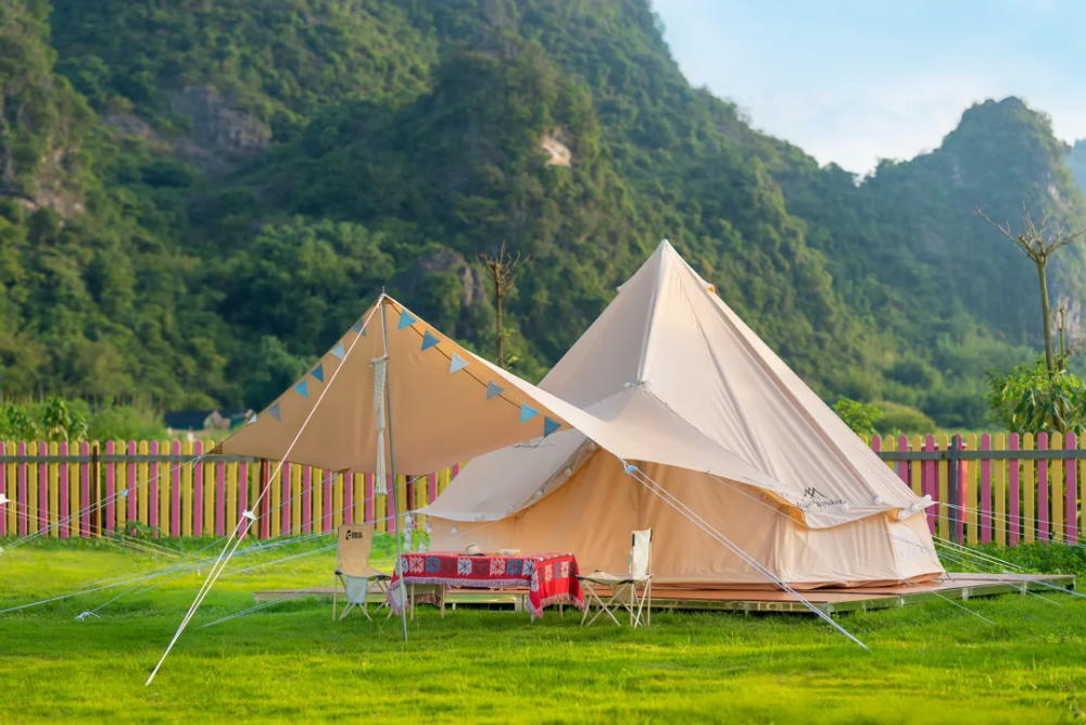 隐藏在英西峰林山景之中的帐篷营地感受不一样的花海露营