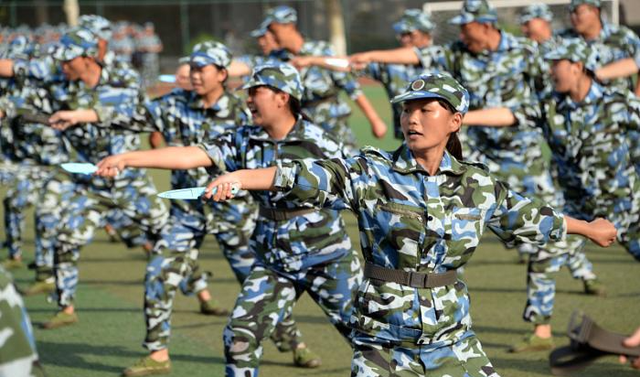 現在的國防大學是由軍事學院,後勤學院和南京政治學院合