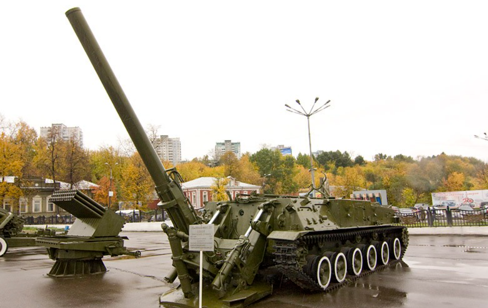 俄军掏出大家伙:240mm自行迫击炮一发能轰塌一栋楼_腾讯新闻