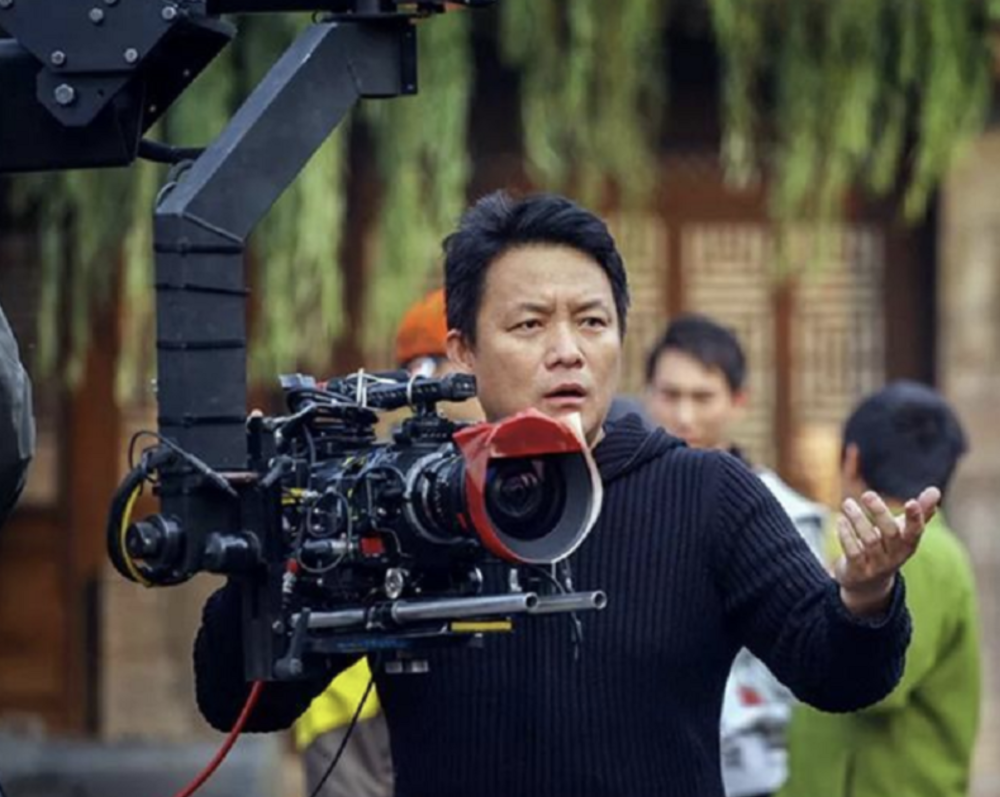 巨兴茂身高16米长相奇特却娶了高挑娇妻7年赚到亿万身家