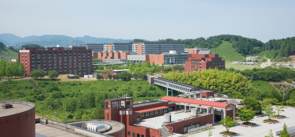 金泽大学,位于石川县金泽市,是一所研究型综合国立大学,日本超级国际