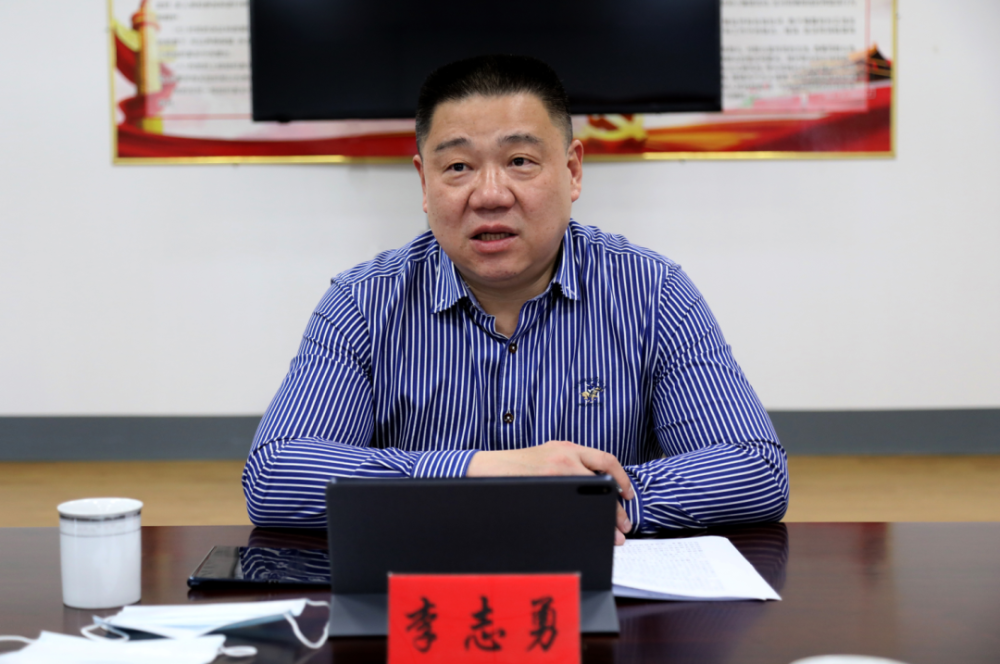 县委书记李志勇一行先后察看了山城镇森林扑火队伍及县消防救援大队