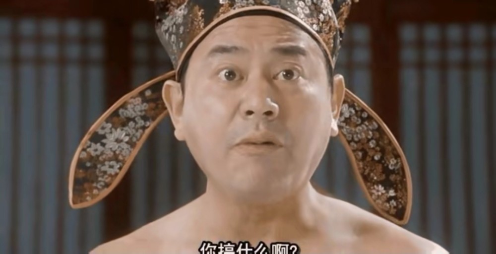陈百祥进组的第一场戏就是个高难度的场面,他要脱光,还要被周星驰泼墨