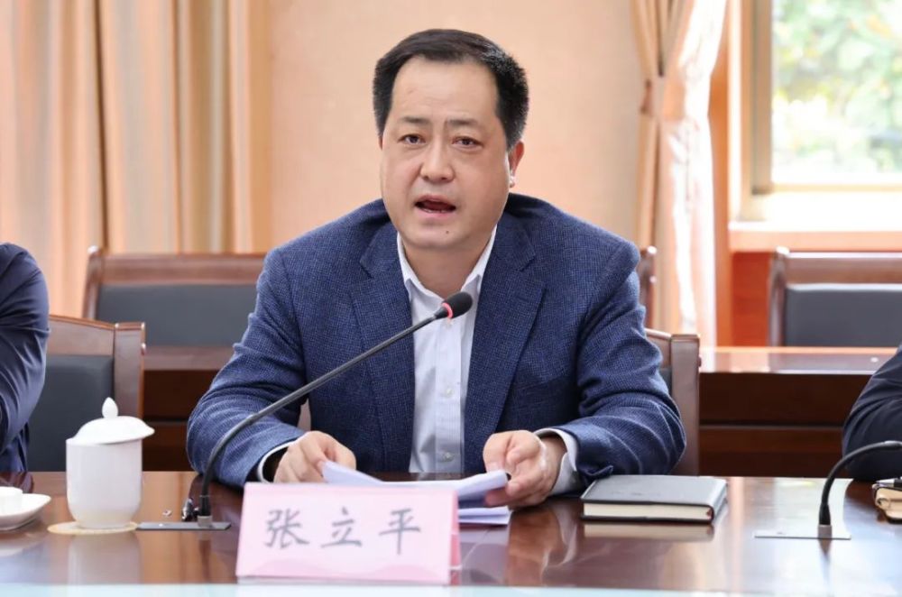 张立平代表武都区党政代表团对婺城区委区政府的热情接待表示感谢.