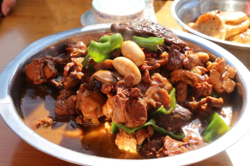 (2)皇藏峪蘑菇鸡相传,孔子周游列国时,途经皖北讲学,他的学生找来一小