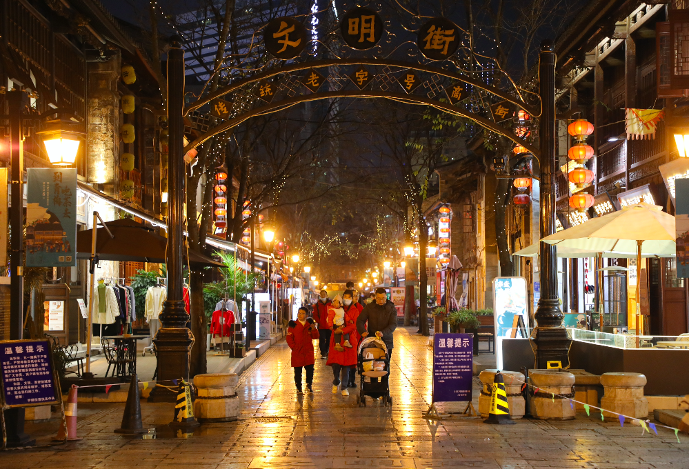 的美食也是一绝吃出名堂也会发现许多乐趣随便乱逛一番在"昆明老街