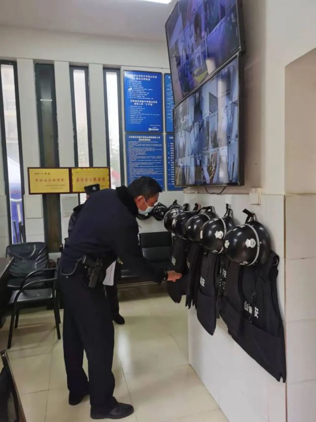 警警有条开学季西山公安护学岗虎力全开