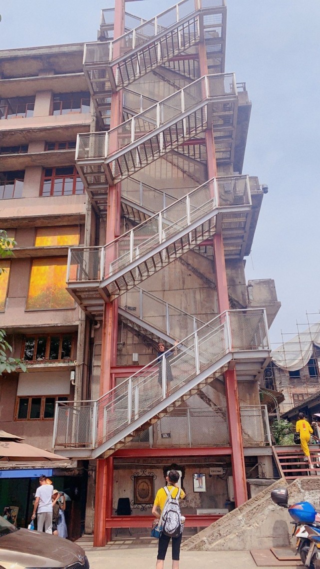 跟着电影的脚步打卡重庆鹅岭二厂感受艺术氛围