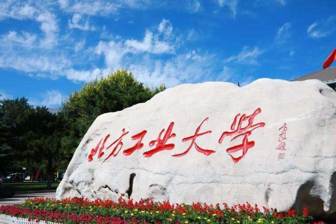 他曾被譽為戴笠的接班人，后被關(guān)進(jìn)戰(zhàn)俘營，為了女兒拼命寫材料廣東珠三角樞紐機場最新消息