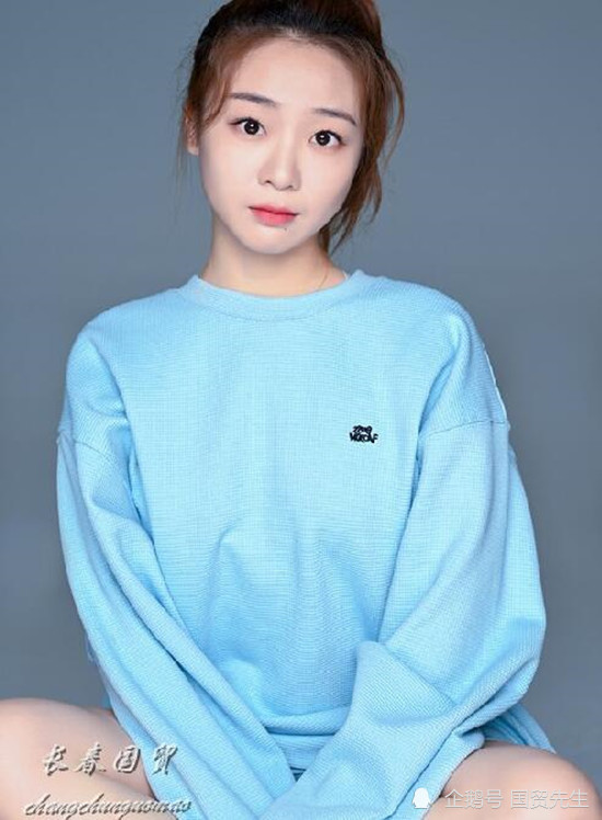 但在齐如意18岁时,她毅然告别了演艺圈,专心学业并出国深造.