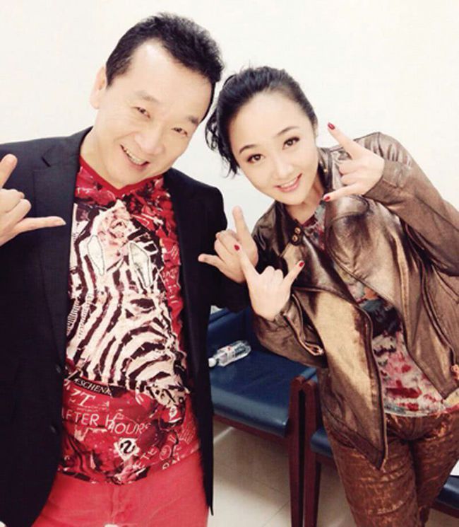 女儿长相不随丑爹8位貌美如花的星二代曾宝仪49岁仍未婚