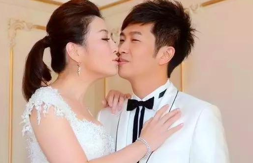 歌手张秀卿减肥46斤!曾花两百万试管求子,嫁小12岁老公好恩爱
