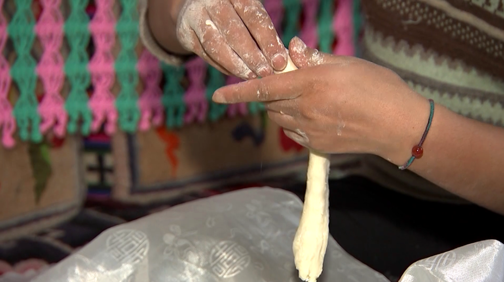 网络中国节藏历新年吃古突啦