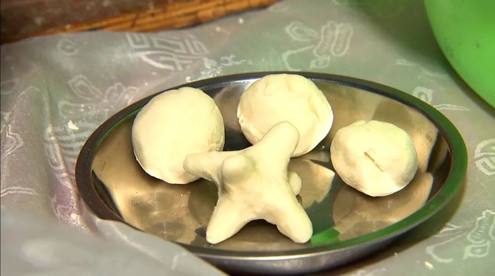 网络中国节藏历新年吃古突啦