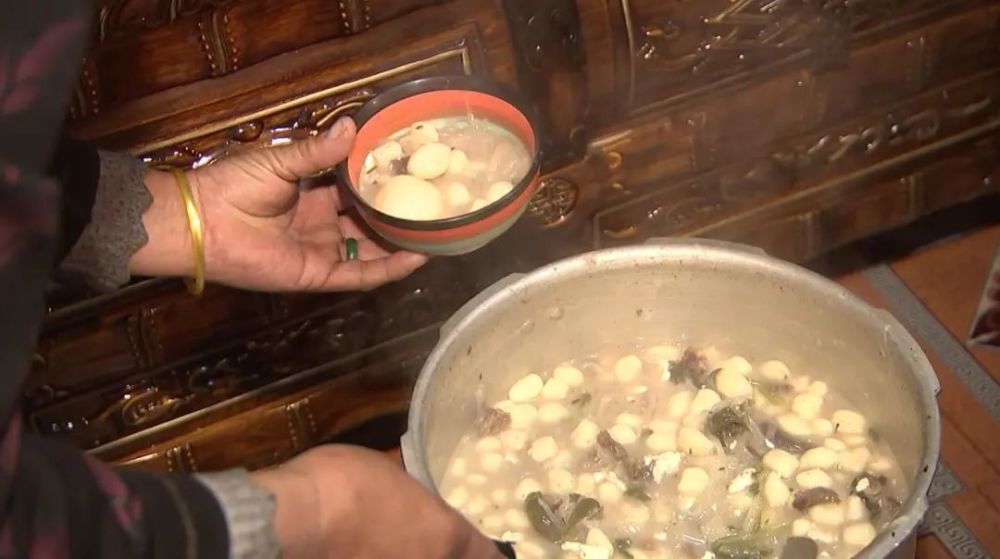 网络中国节藏历新年吃古突啦