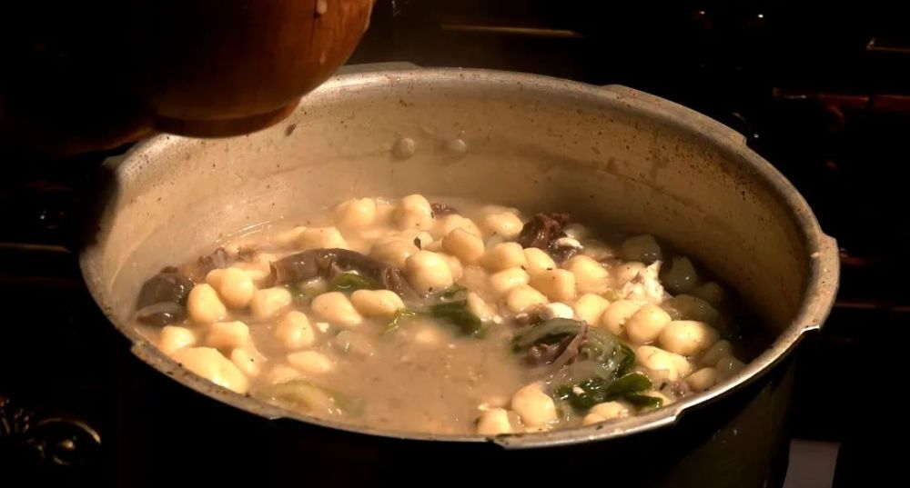 网络中国节藏历新年吃古突啦