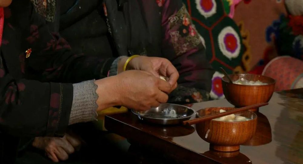 网络中国节藏历新年吃古突啦