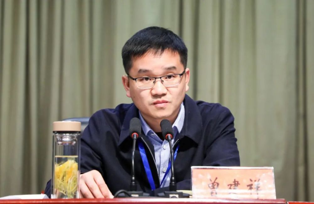 会上,全体与会人员观看了《绥阳县营商环境建设警示教育片》《疾风厉