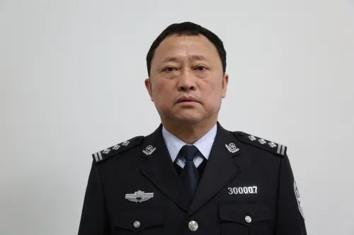 其中1人刚退休5个月|四平市公安局|四平市公安局党委|李彤男|党员干部