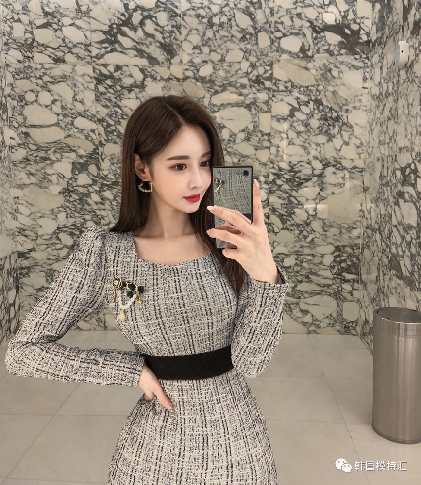 韩国女神孙允珠高清时尚写真田园灰度方块白边素雅名媛裙