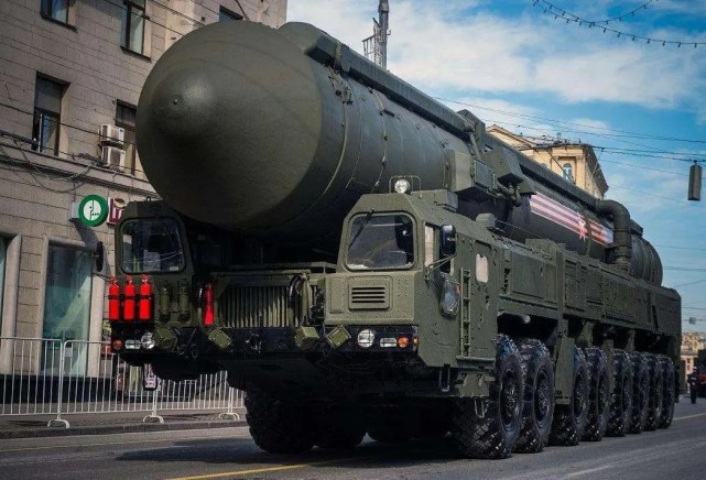 俄罗斯萨尔马特导弹有多强?射程18万公里,20分钟抵达美国!