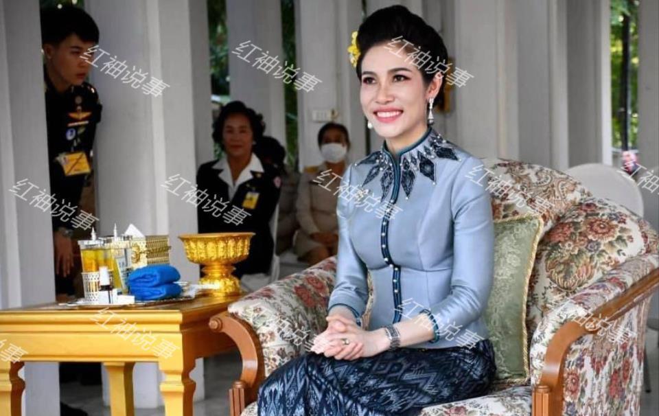 玛哈国王的后宫人数日益壮大,但却并不是个好消息,嫔妃们互相告状和