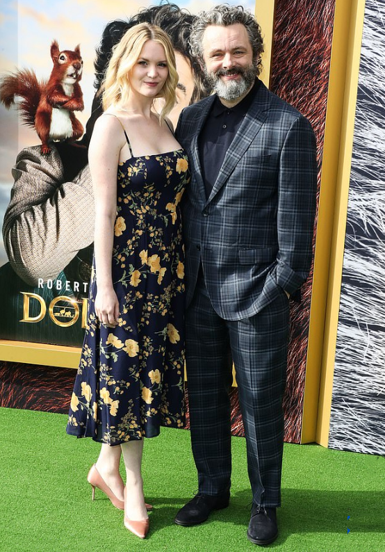 《暮光之城》男演员迈克尔·辛 53岁迎来第三个孩子 晒27岁女友孕照