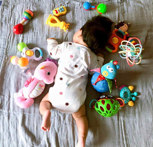 toys to stimulate 6 month old