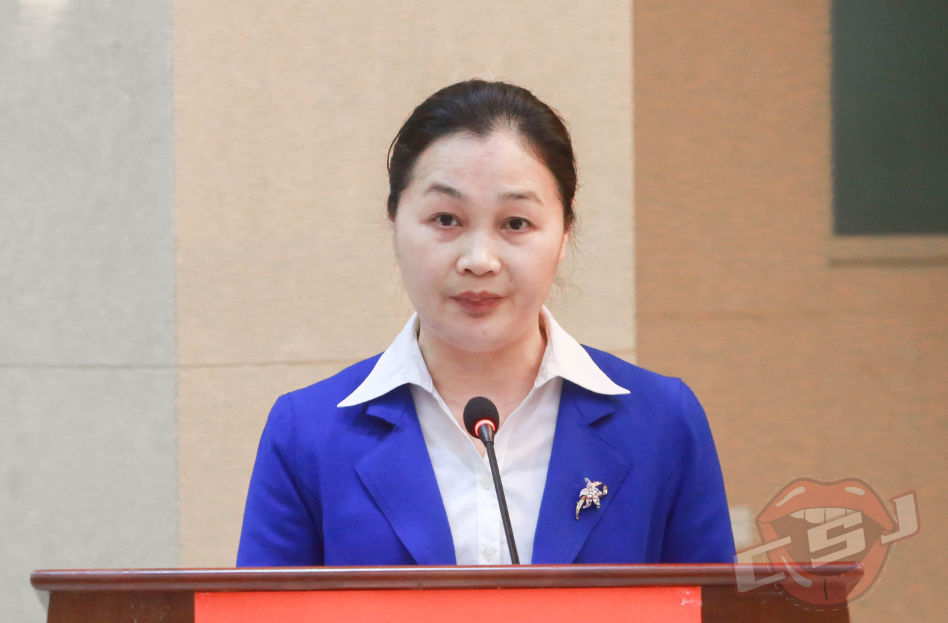 (市民政局局长)杨文惠廉洁自律,坚守本分.