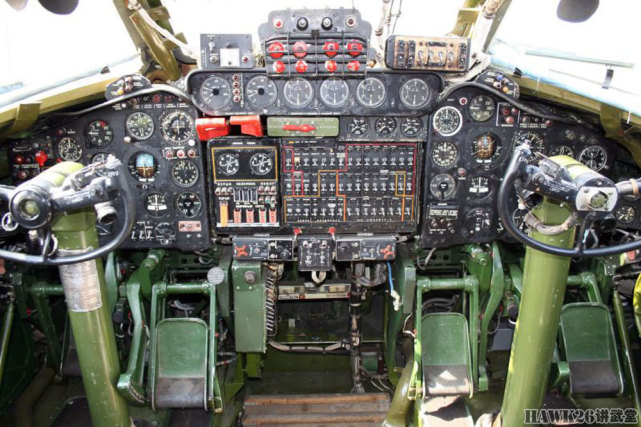 钻进图16轰炸机乌克兰博主冒险进入纪念碑探索神秘的内部结构