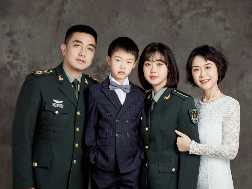 来看看军校学员的"顶流"全家福