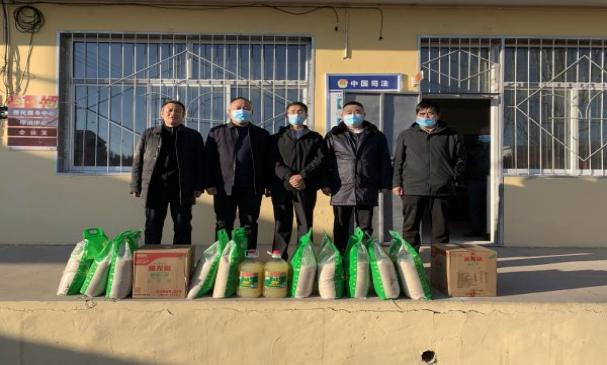 刘乃平队长带领工作队员在岚县上明乡镇政府乡长梁杰珍同志的陪同下