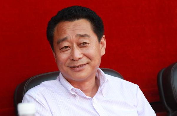 贾岩峰对球员讲信用的下场就是举步艰难这样的老板应该被行业认可