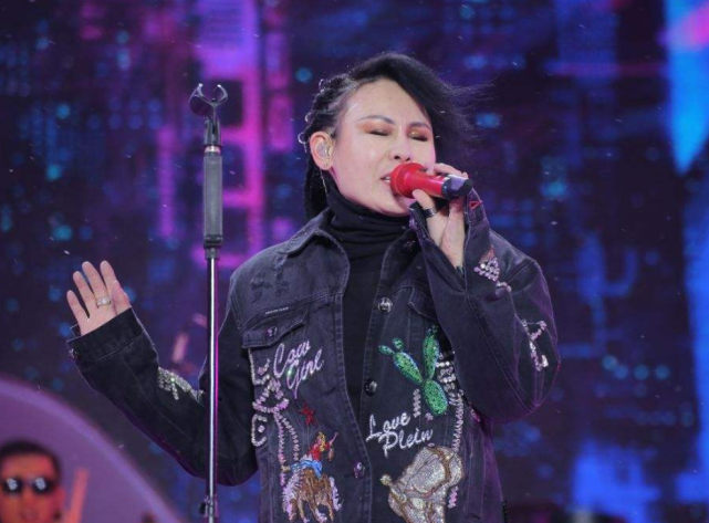 "摇滚女王"罗琦与马三发生冲突,没想到这件事,却毁了罗琦的整个人生