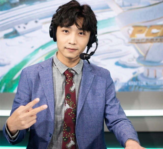 pcl开赛首日小贤解说水平遭到质疑没有对比就没有伤害