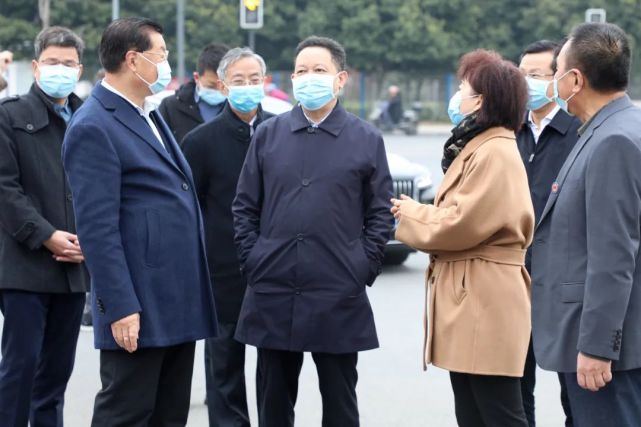 巡视员刘捷,省疾控中心环境与学校卫生消毒所所长陈剑宇等参加调研