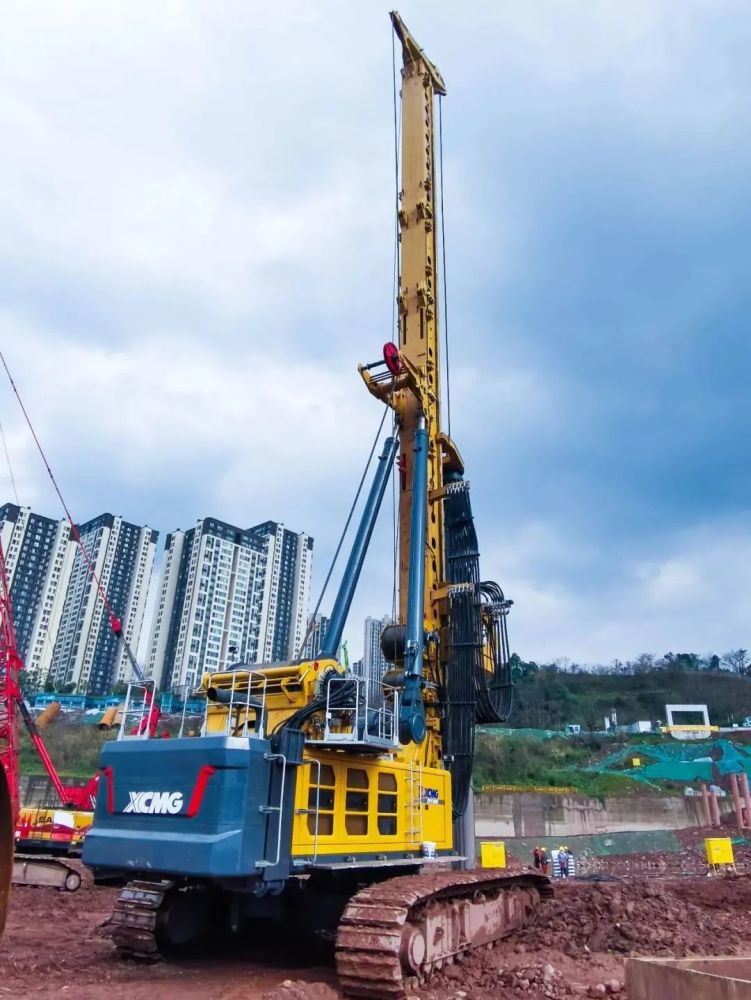 徐工旋挖钻机群所助力的项目是重庆黄桷坪长江大桥桥墩基础工程,项目