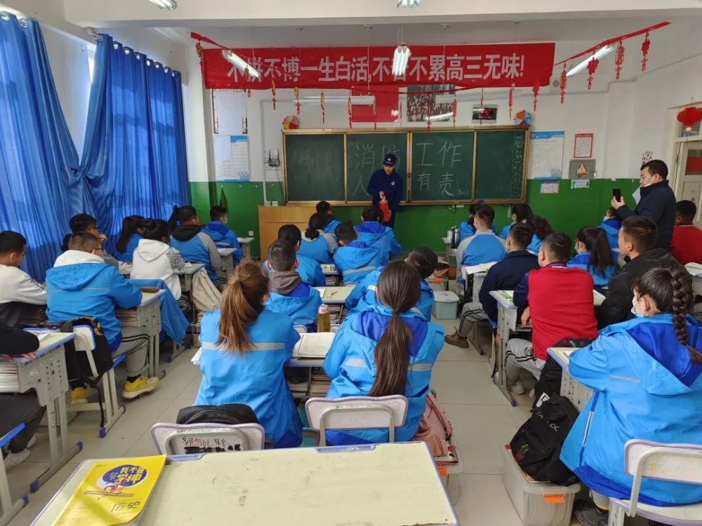 策勒县消防救援大队邀请辖区学校消防安全负责人走进应急科普教育基地