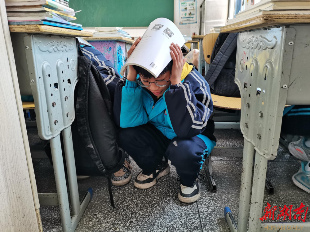 龙山三中举行防震紧急疏散演练为新学期保驾护航